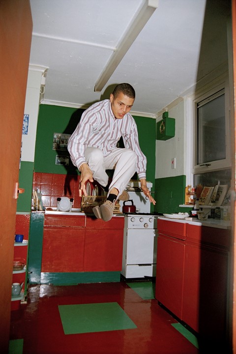 Elaine Constantine, “Steve in his kitchen” (1993–96)